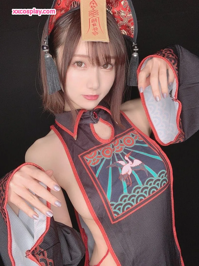 KenKens Verführerisches Kyonshi-Cosplay